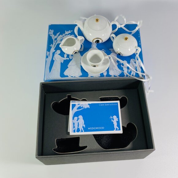 RARE !Wedgwood Cameo Tea Set in White4 decorative ornaments: Mini Set Christmas - Picture 4 of 6